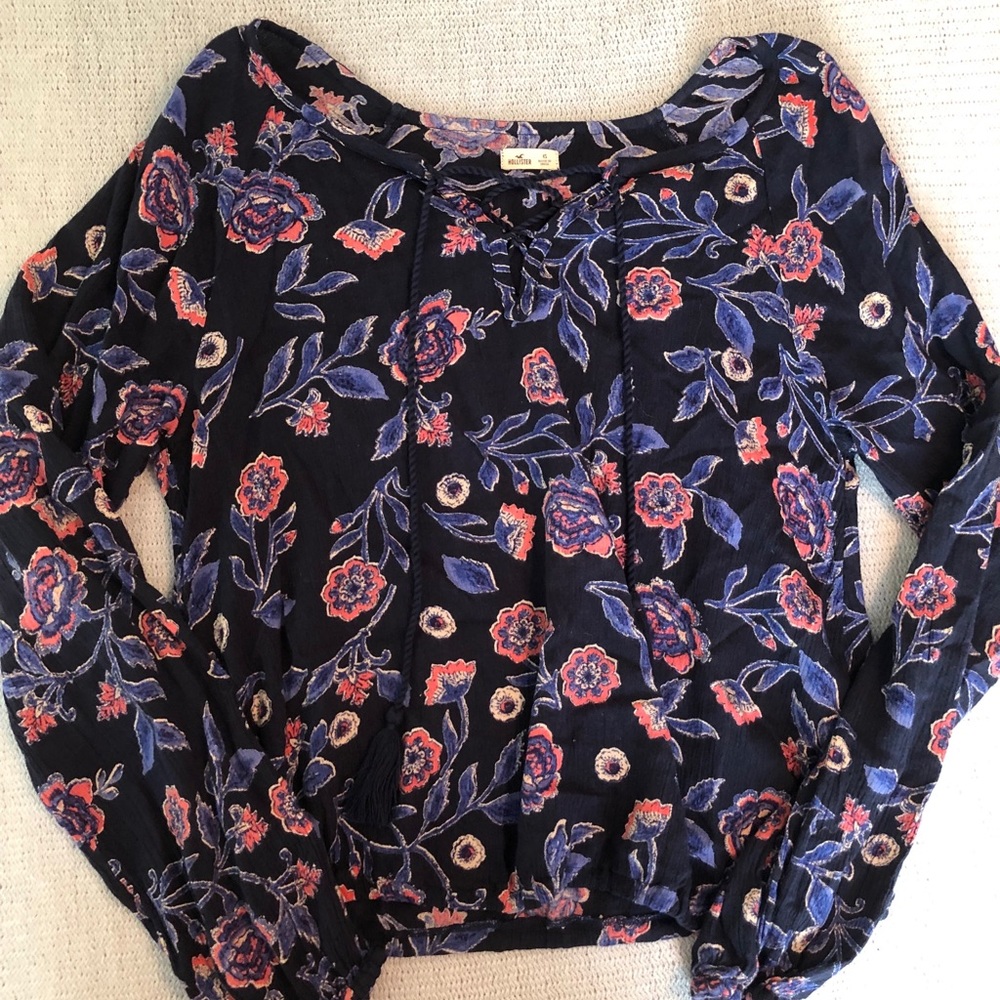 🌟Hollister Floral Blouse🌟
